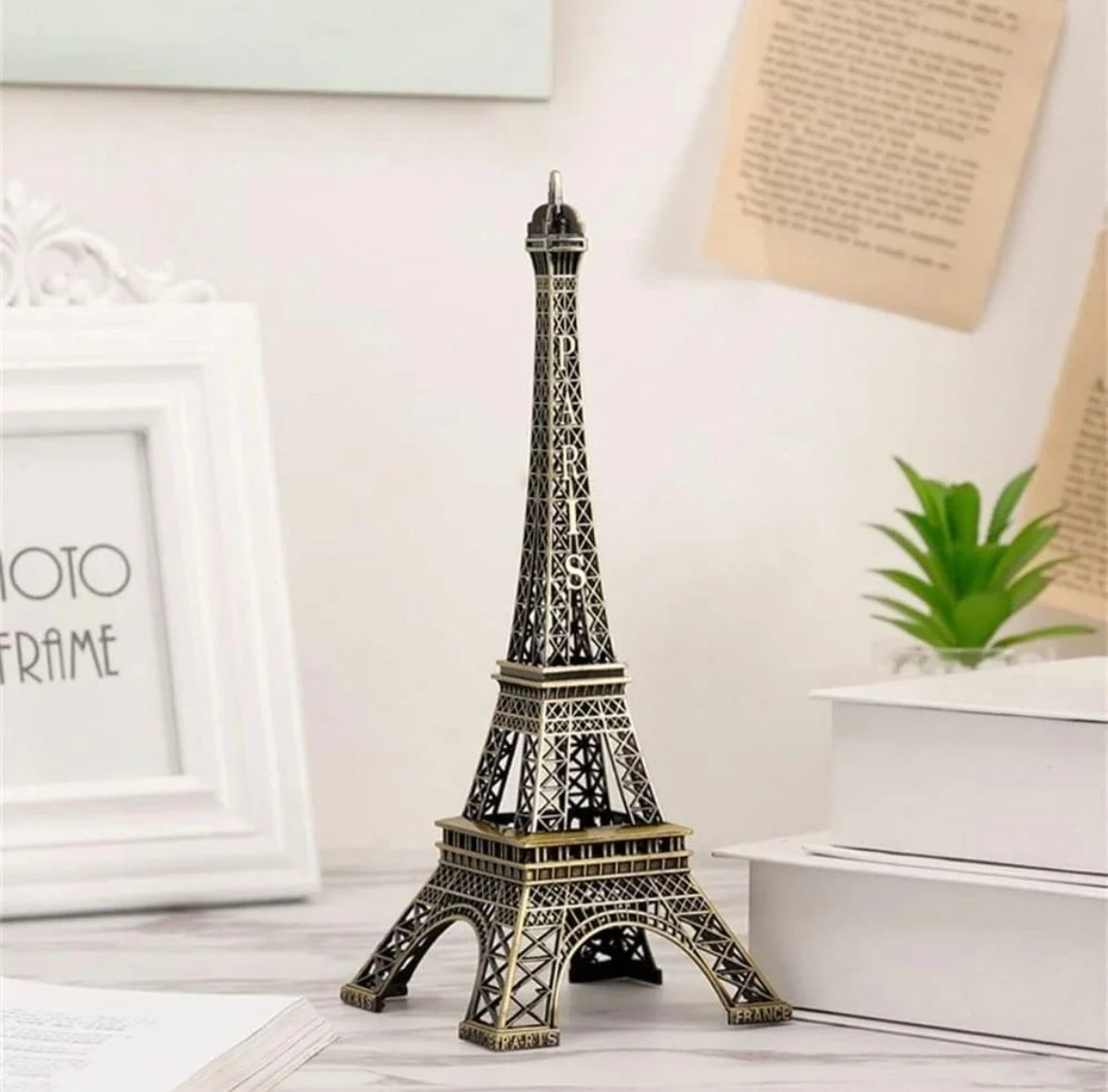 Eiffel Tower Showpiece