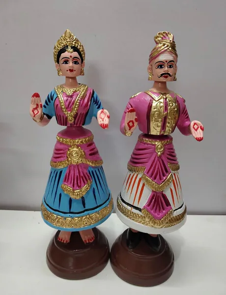 Thanjavur Thalaiyatti Bommai (Fibre)