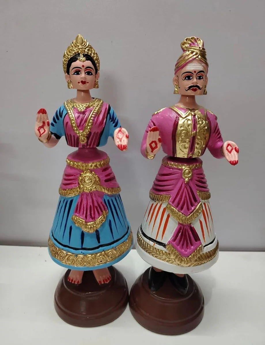 Thanjavur Thalaiyatti Bommai (Fibre)