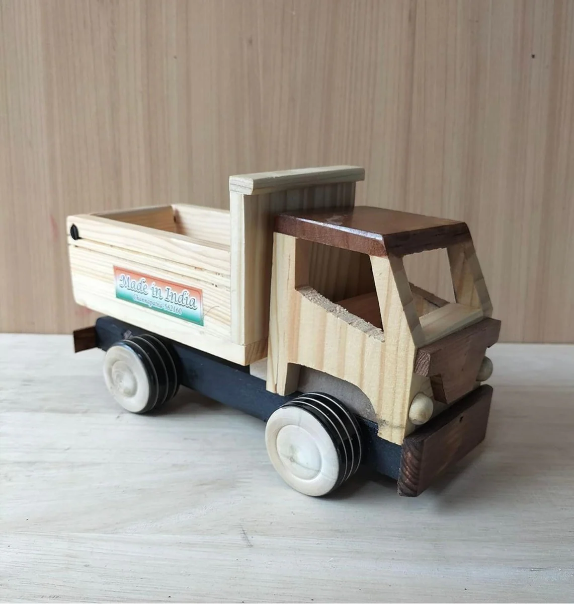 Wooden Lorry – photo 2