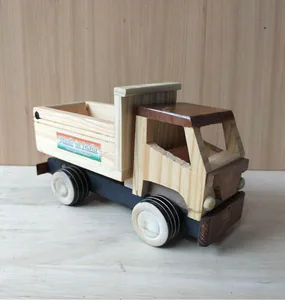 Wooden Lorry – photo 2